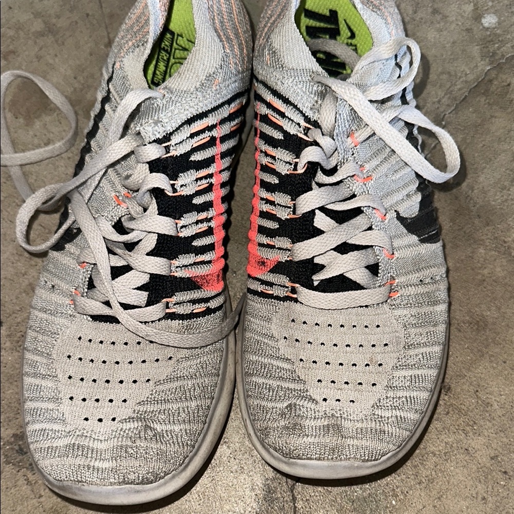 Nike Women Gray Running Shoes - Picture 3 of 8